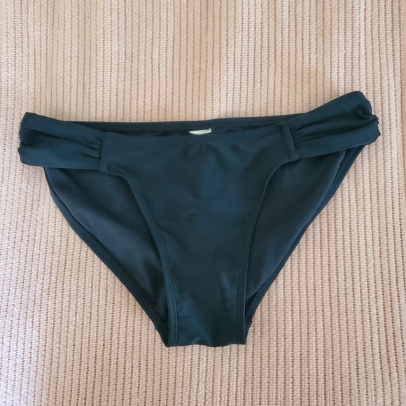 Bikini Bottom - Picture 1 of 2